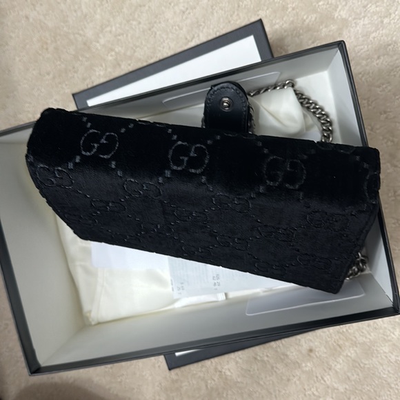 Gucci | Small Dionysus Velvet Shoulder Bag - Picture 11 of 12